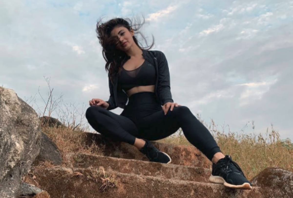 mouni roy enjoying vacation in pune stunning photo viral