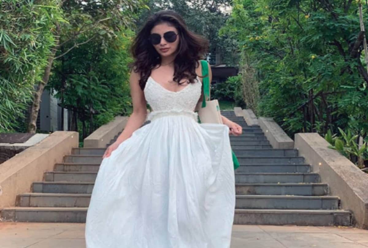 mouni roy enjoying vacation in pune stunning photo viral