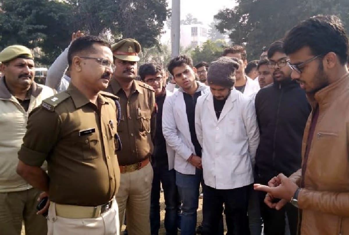 Attack on MBBS student in medical college meerut, students stopped OPD