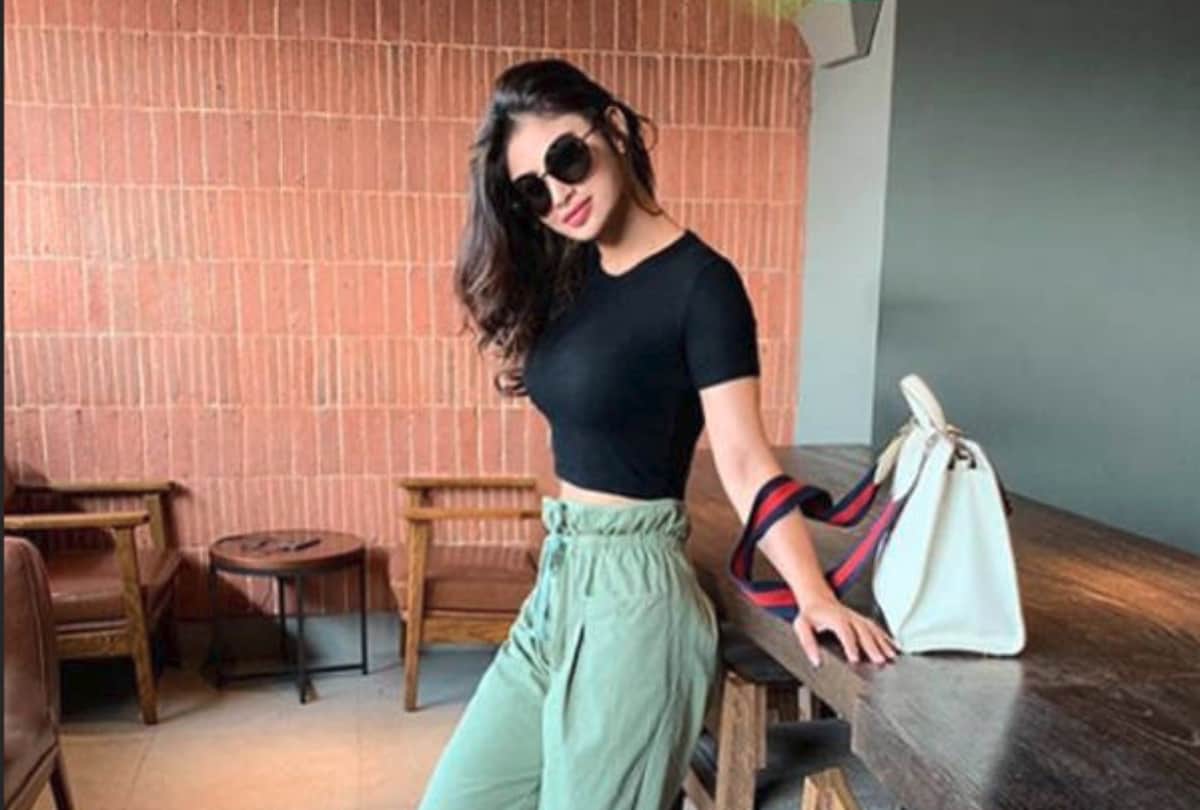 mouni roy enjoying vacation in pune stunning photo viral