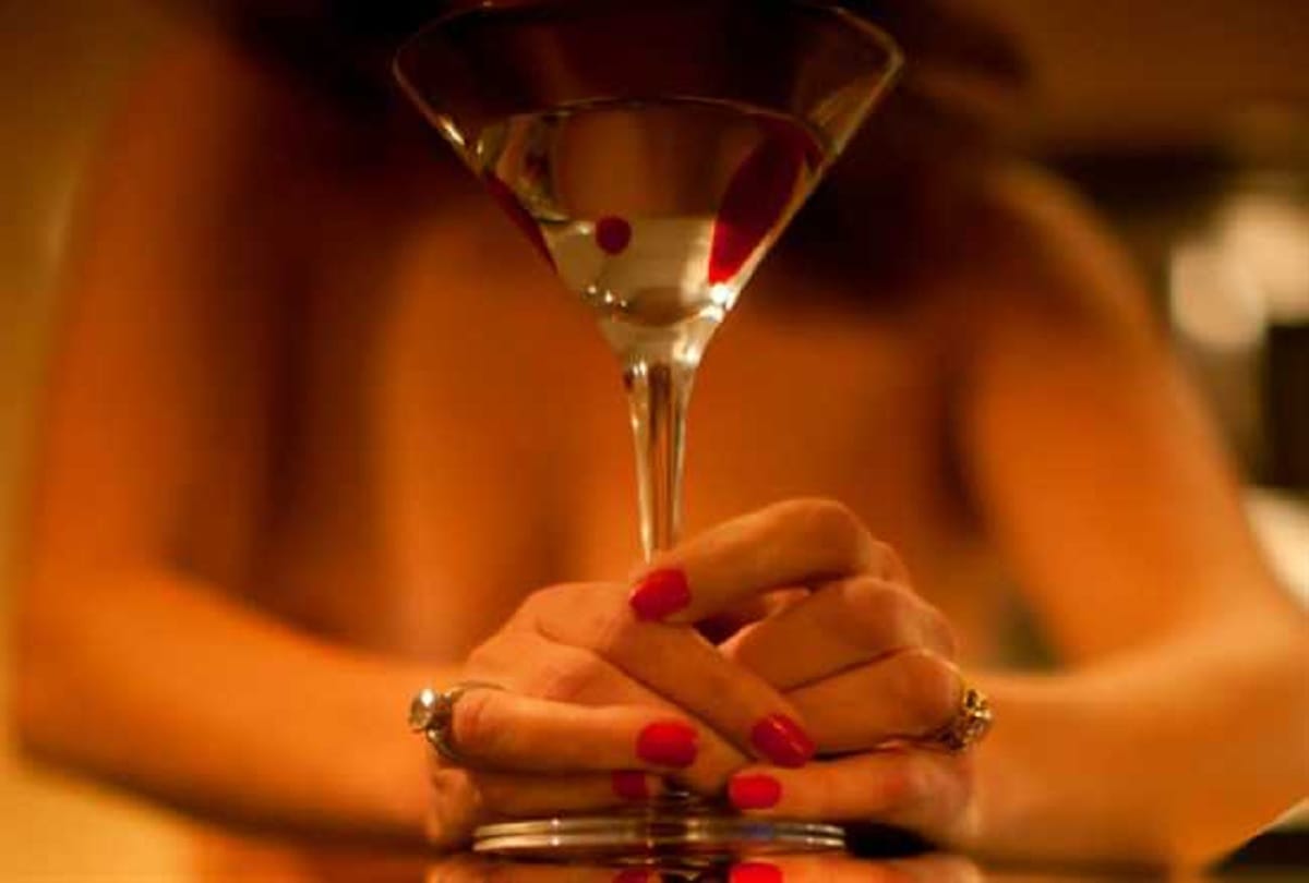 The world first nudist restaurant is closed due to heavy losses
