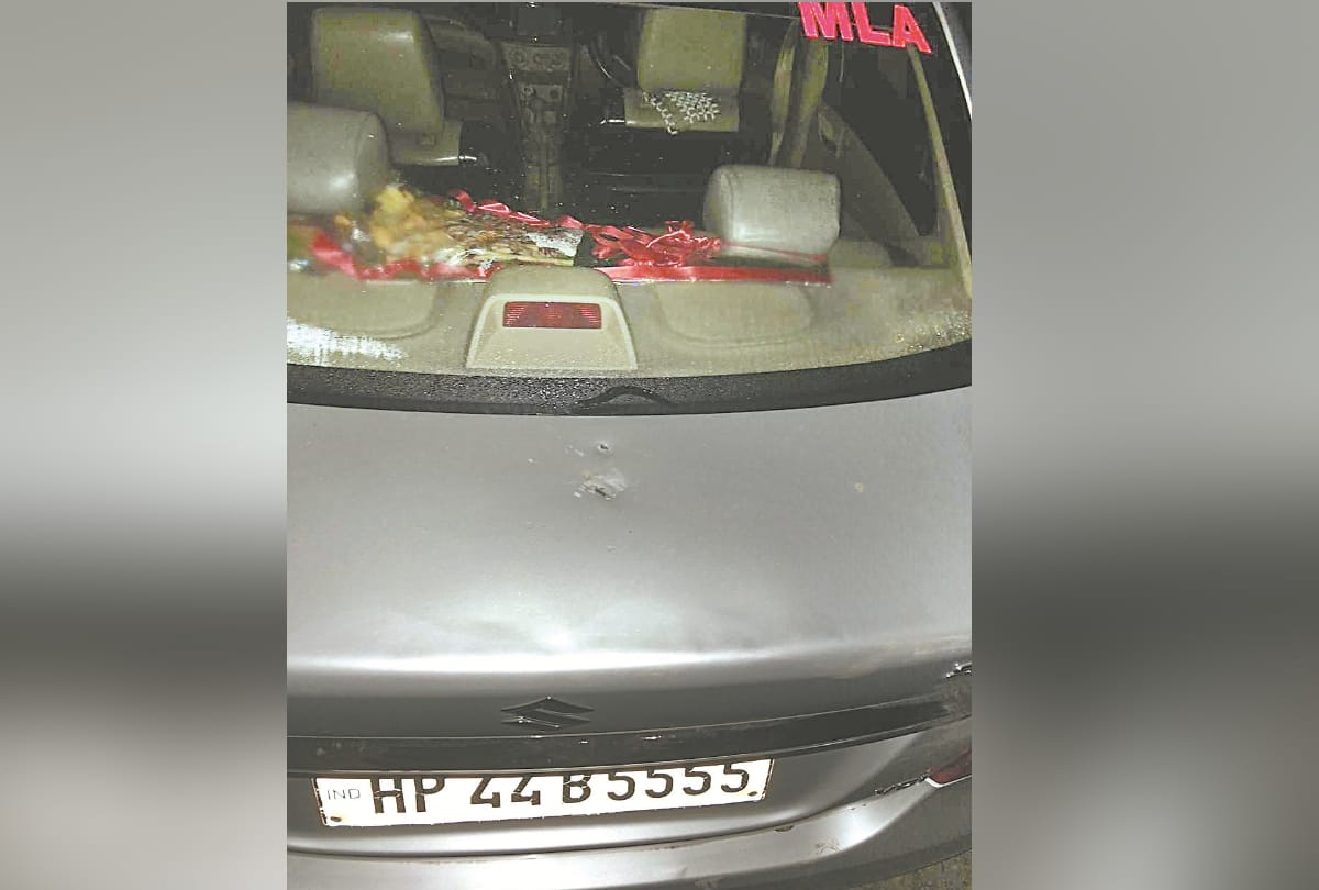Stones pelted at Bhattiyat Chamba MLA Bikram Singh Jaryal car Himachal Pradesh