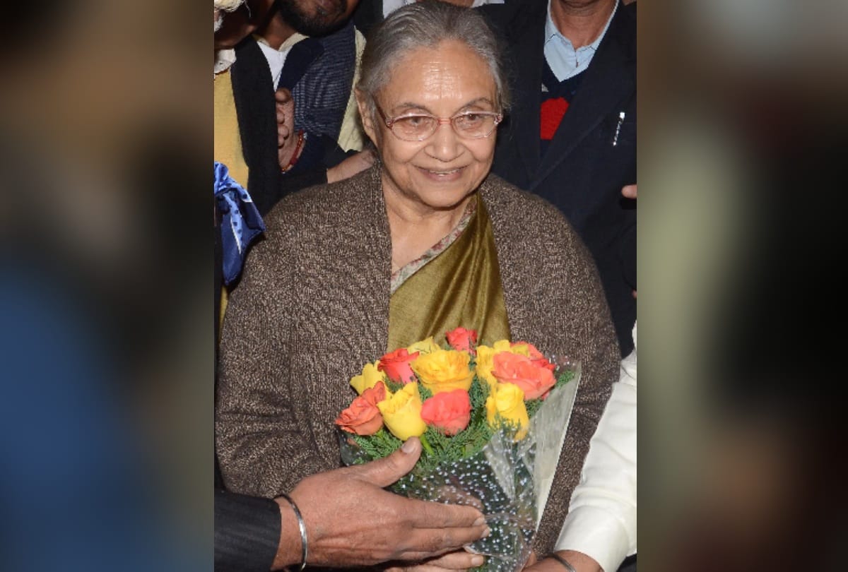 80 year old Sheila working twelve hours a day hard for  return of Congress