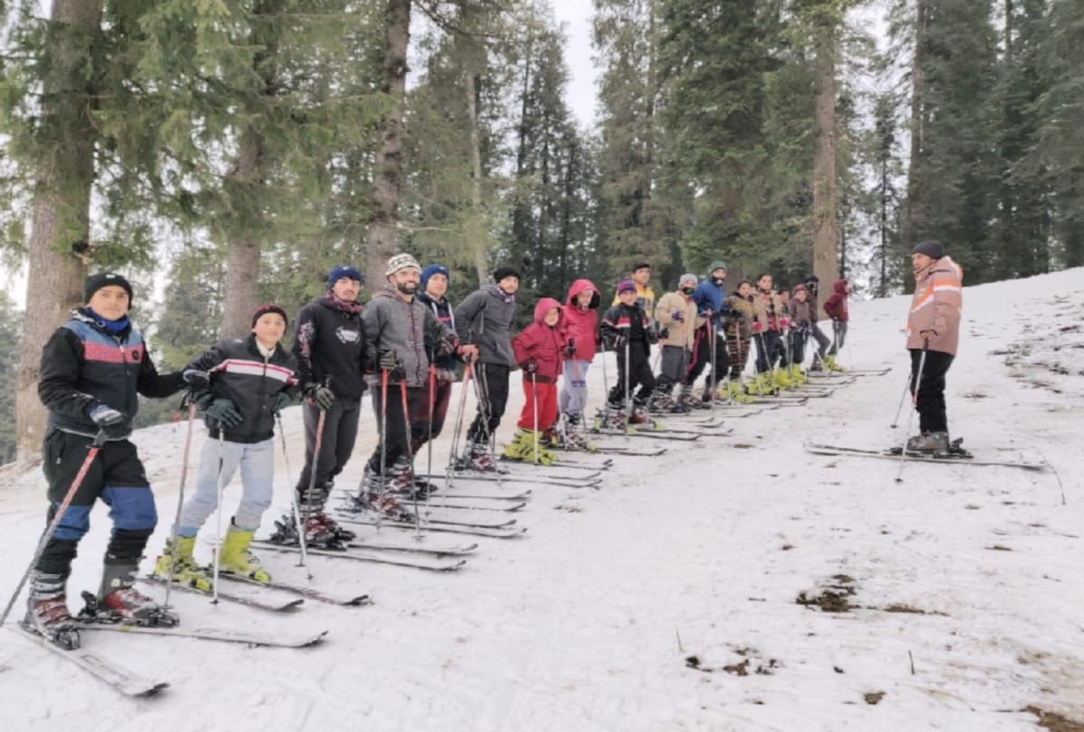 Skiing started in narkanda shimla himachal