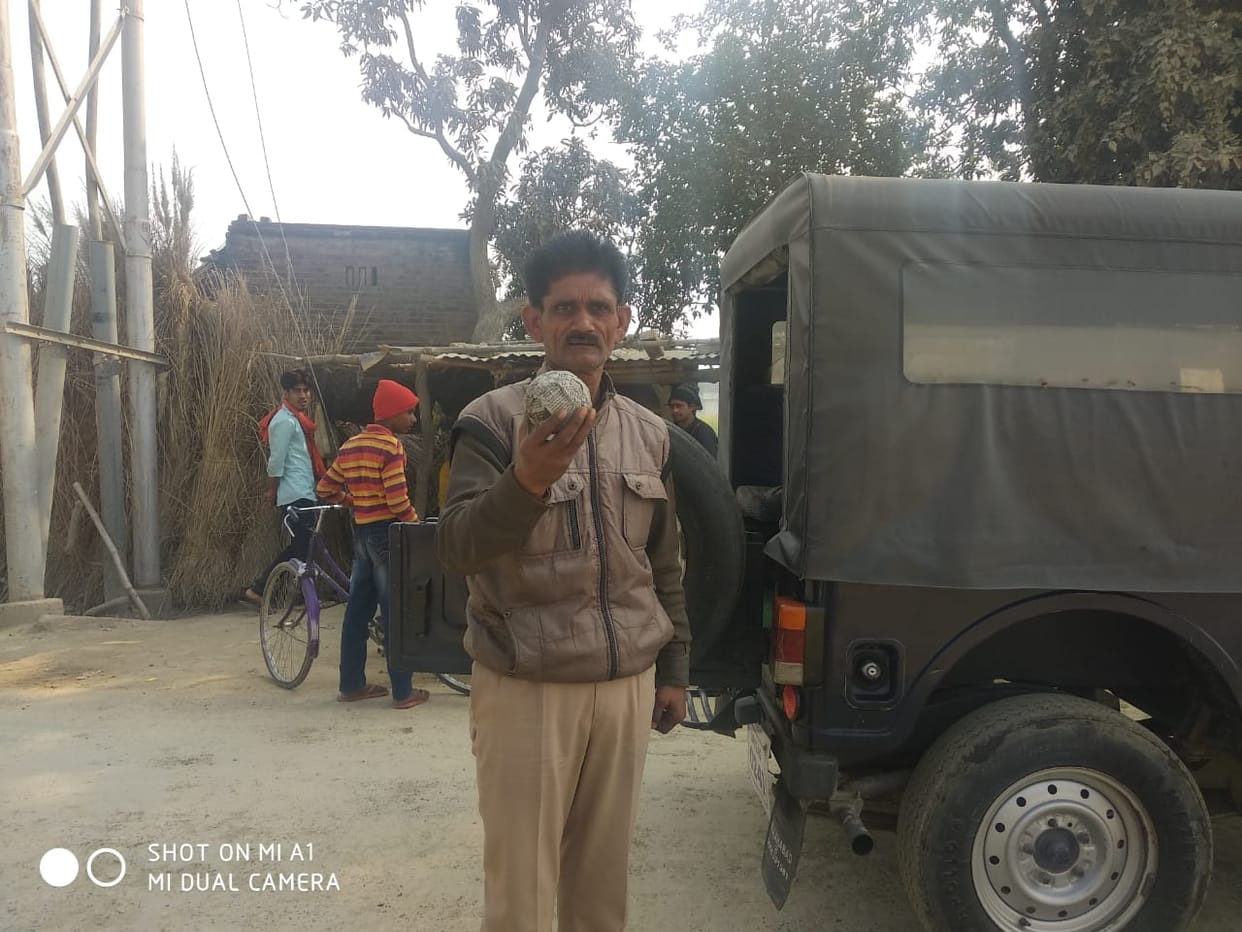 firnig and bomb blast in jaunpur nevada village