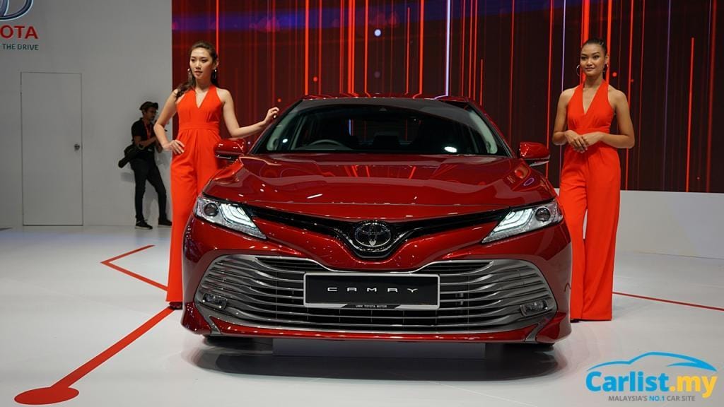 2019 toyota upcoming New Camry Hybrid to be launched in india on 18 January