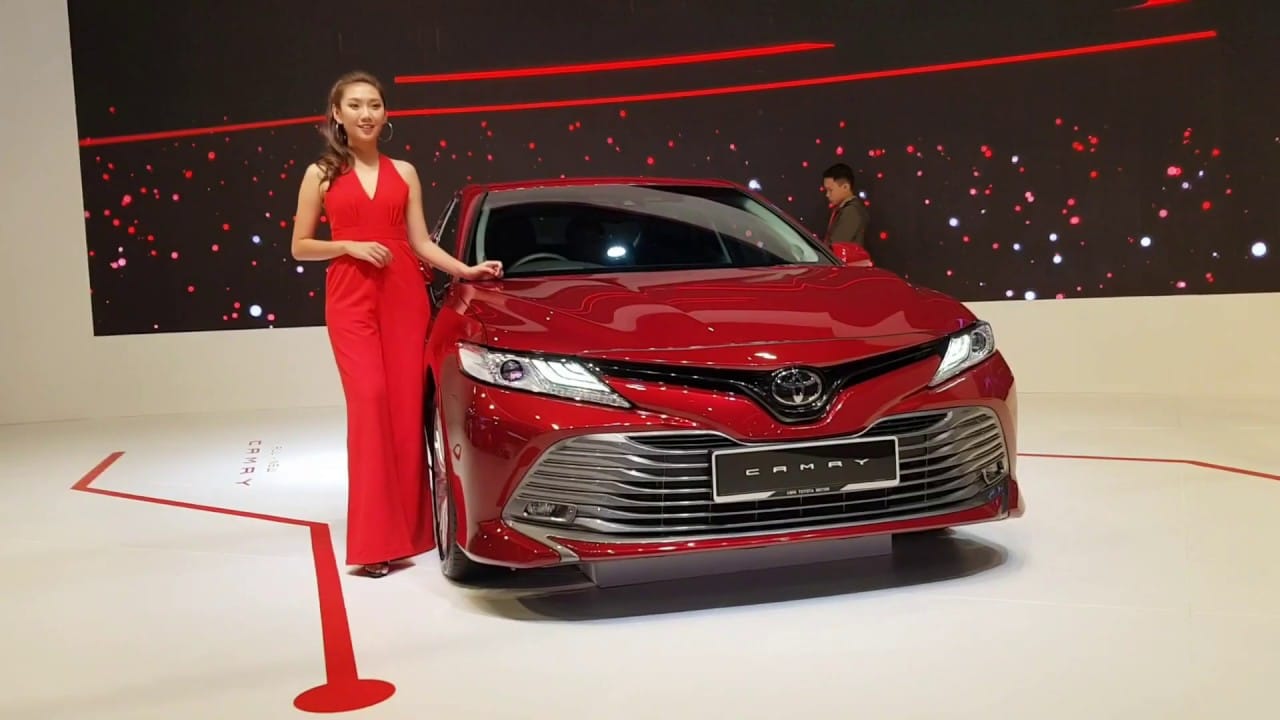 2019 toyota upcoming New Camry Hybrid to be launched in india on 18 January