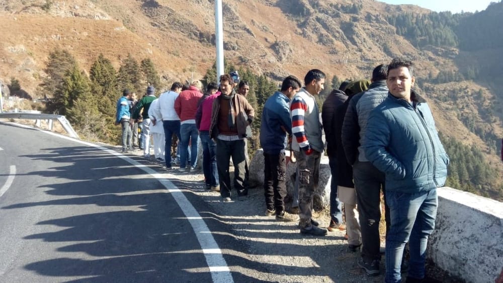 car fell into gorge at dhanaulti mussoorie road three death
