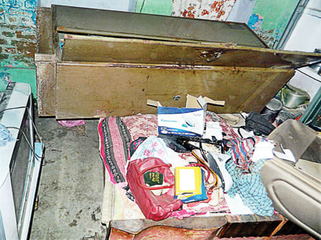 1.5 lakh jewelery and cash theft