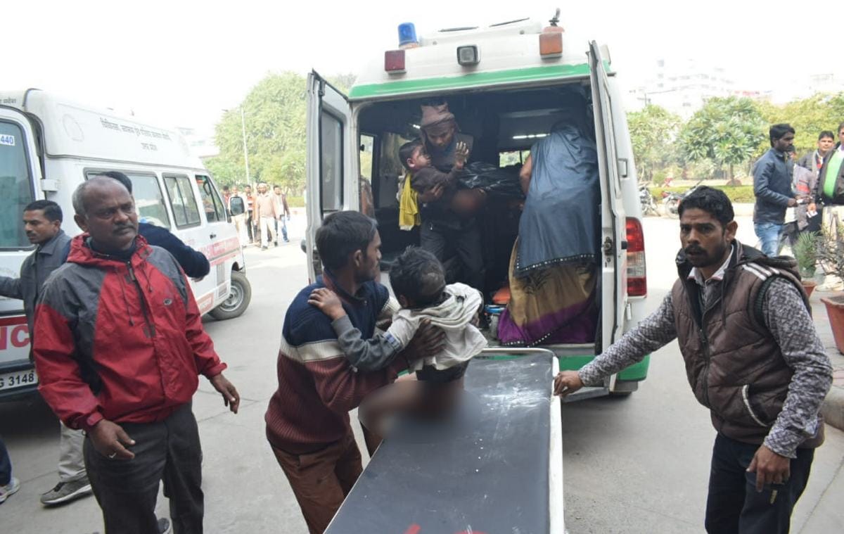 A lady save school children to fire in bhadohi
