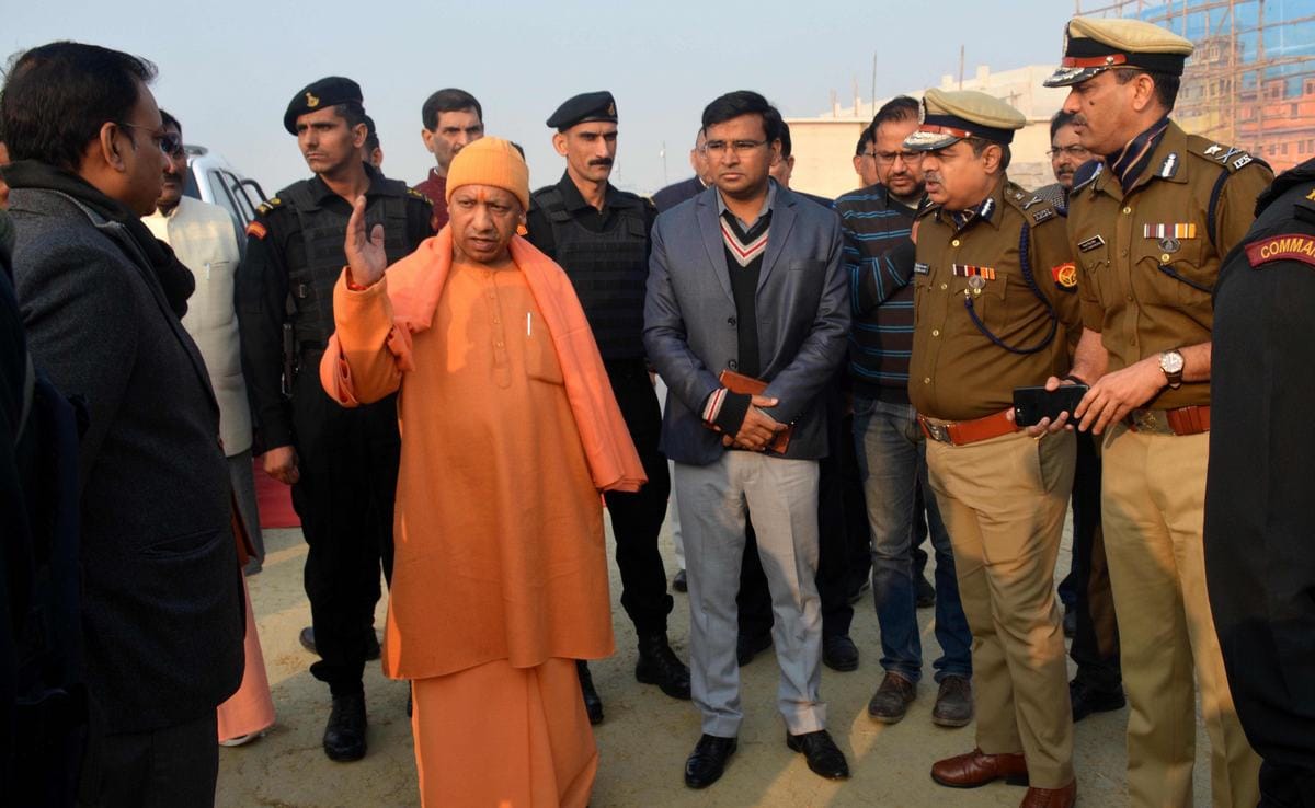 CM yogi adityanath gave instruction to officers in varanasi