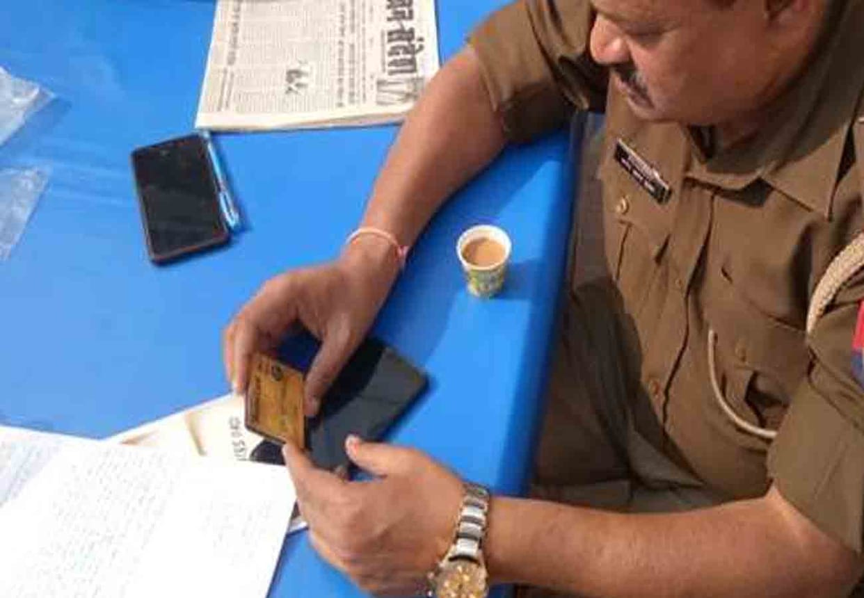 exam slover catch in kanpur by police