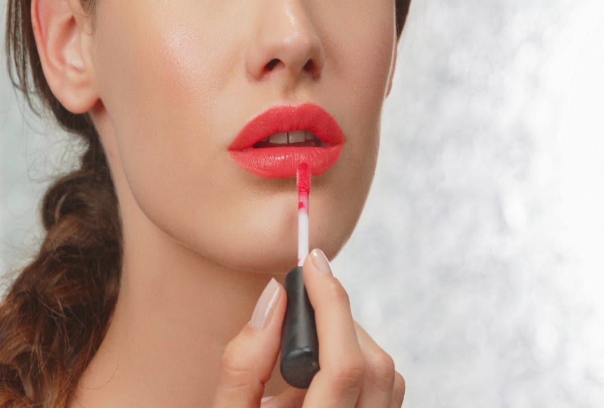 keep these things in mind before applying lipstick