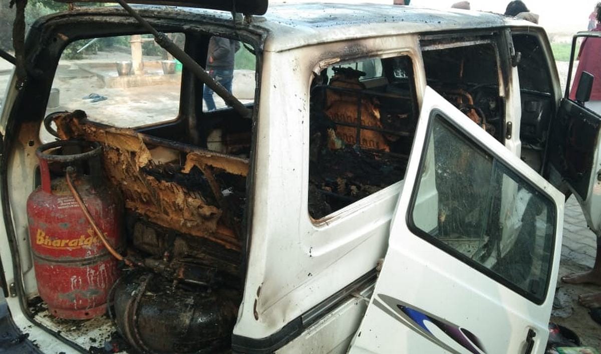 School van got fire in Bhadohi, 15 children burned
