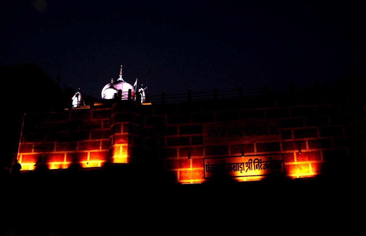 Varanasi ganga ghat are decorating due to NRI summit