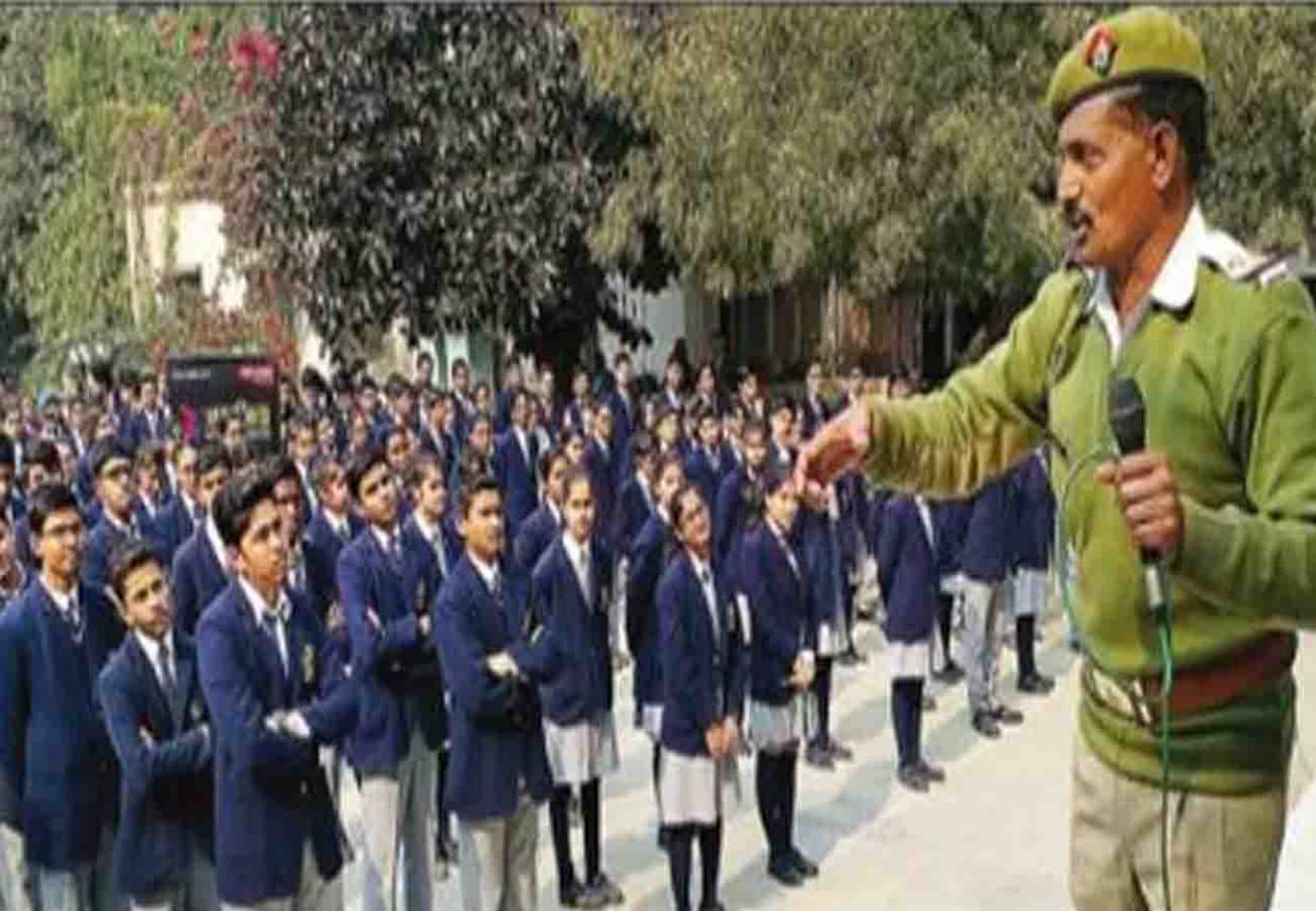 Amar Ujala's Aparajita campaign tells children about traffic rules