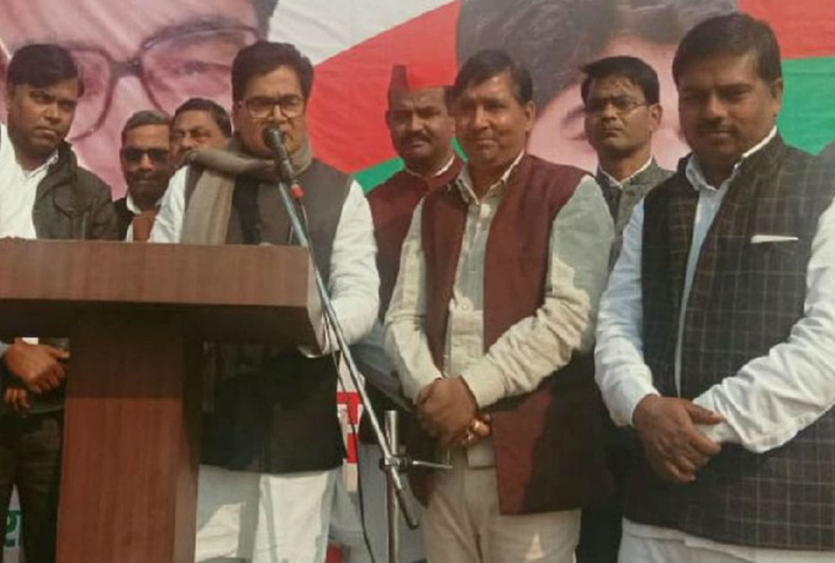 sp leader ramgopal yadav slams shivpal singh yadav in rallly firozabad