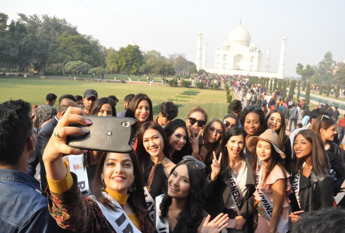 miss multinational 2018 contestants models visits to Taj Mahal