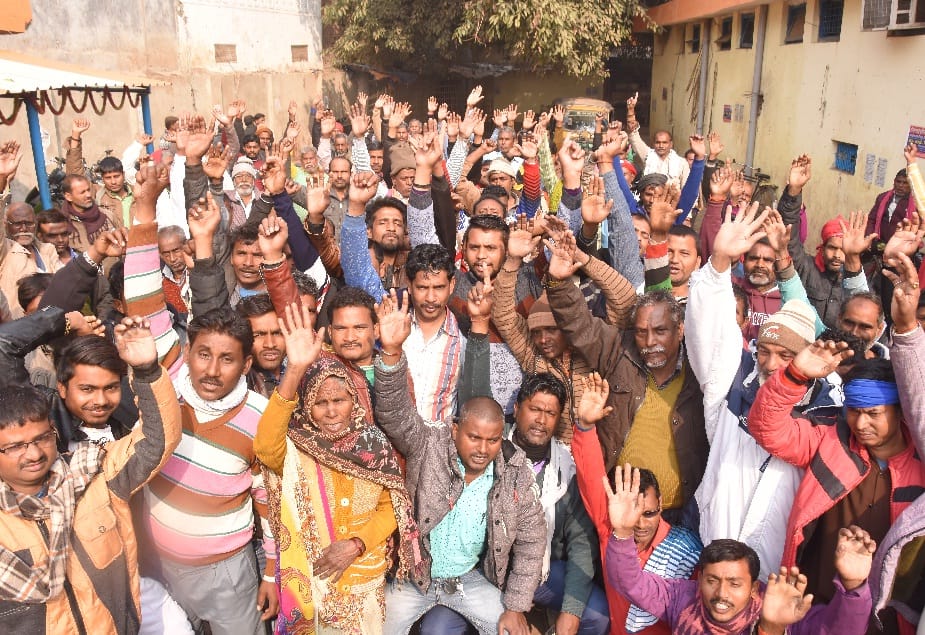 महेवा मंडी में छोटे व्यापारियों ने किया प्रदर्शन
