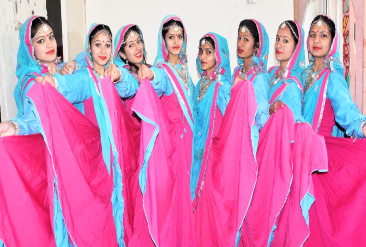 Winners of Swami Vivekananda General Knowledge Competition awarded in Mandi himachal