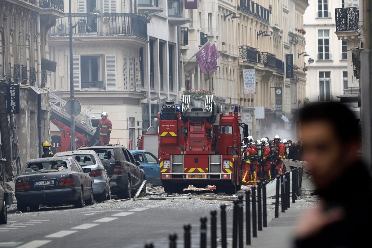 several people injured in paris probably caused by gas leak