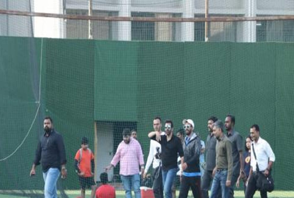 ranveer singh and kabir khan spotted at ground for biopic 83
