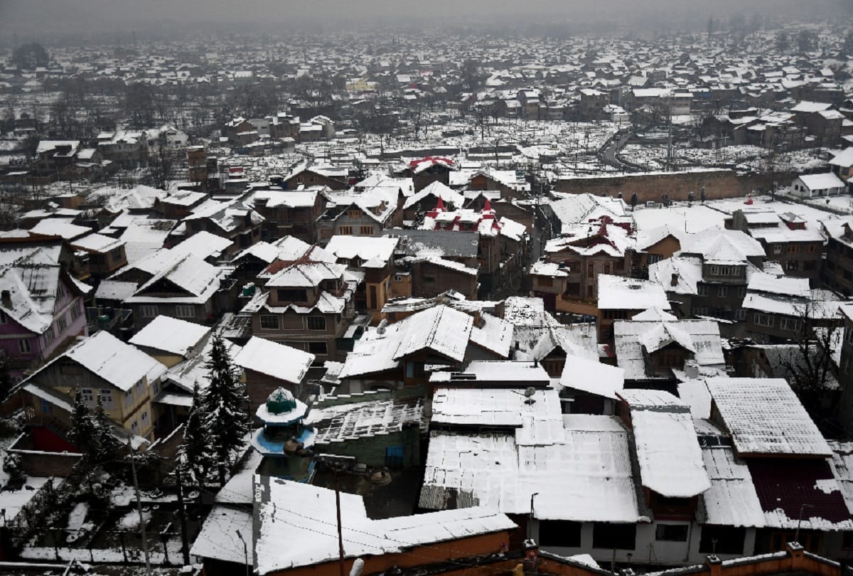 snowfall and rain warnings today in Jammu and Kashmir