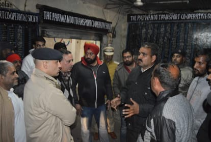 Violent clash in parwanoo himachal, two groups attacked with sword on each other