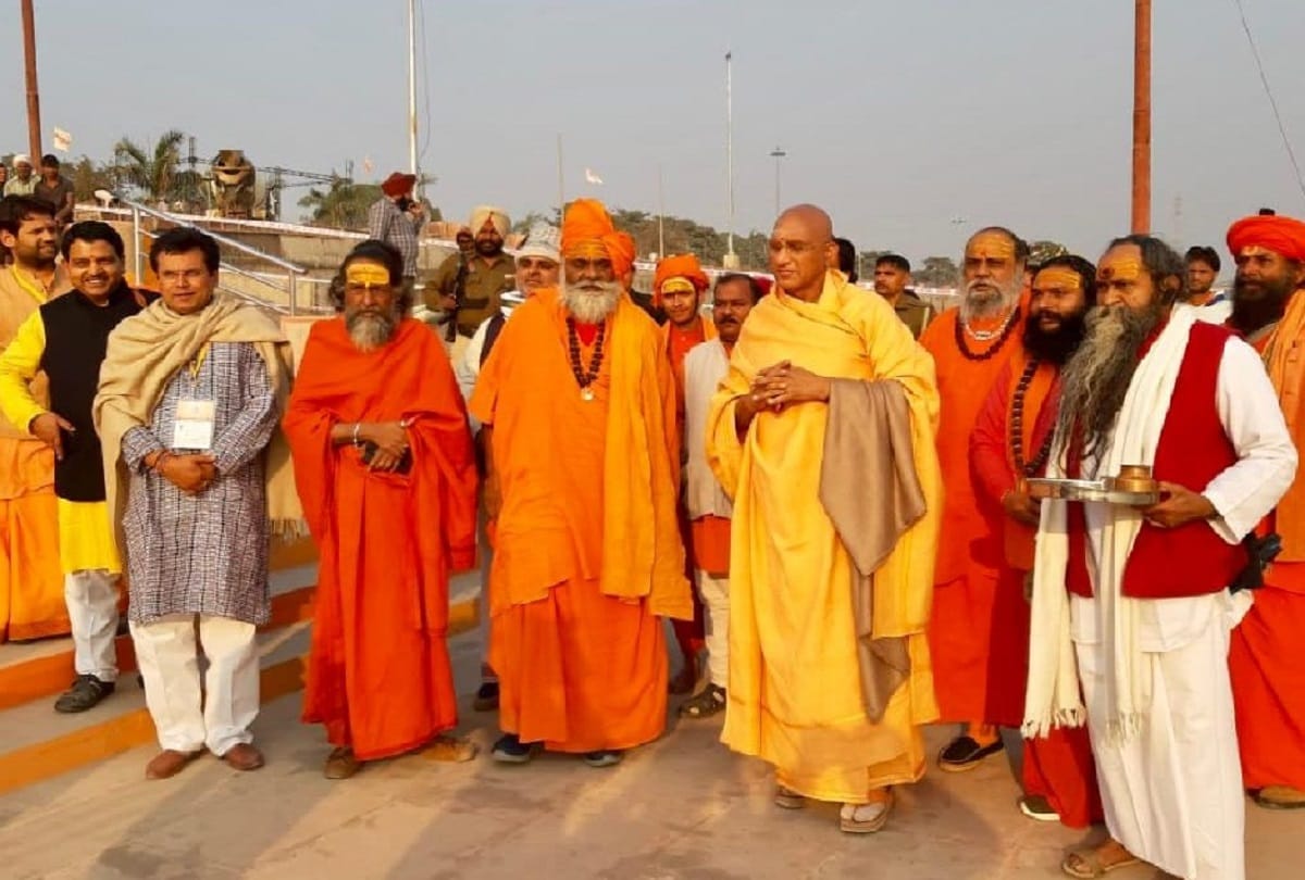 Juna Peethadishwar worshiped 108 feet Trishul, Chanakya drama will play today