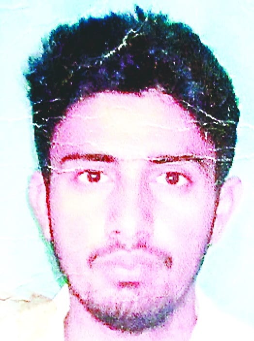 ankur ke shav se lipatkar bilakh pade parijan