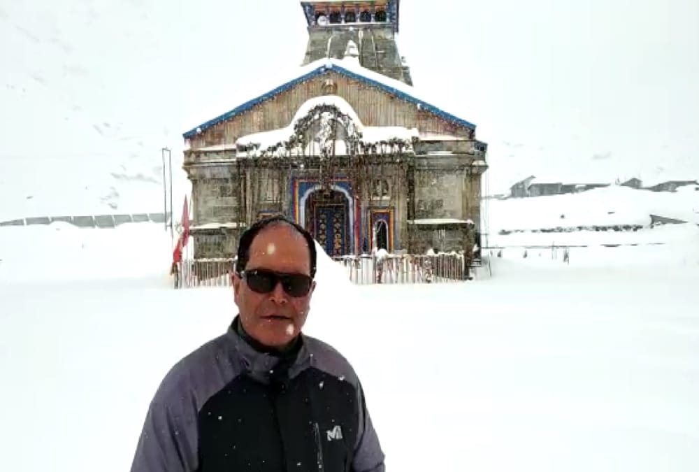 Heavy Snowfall in kedarnath continue construction work stop
