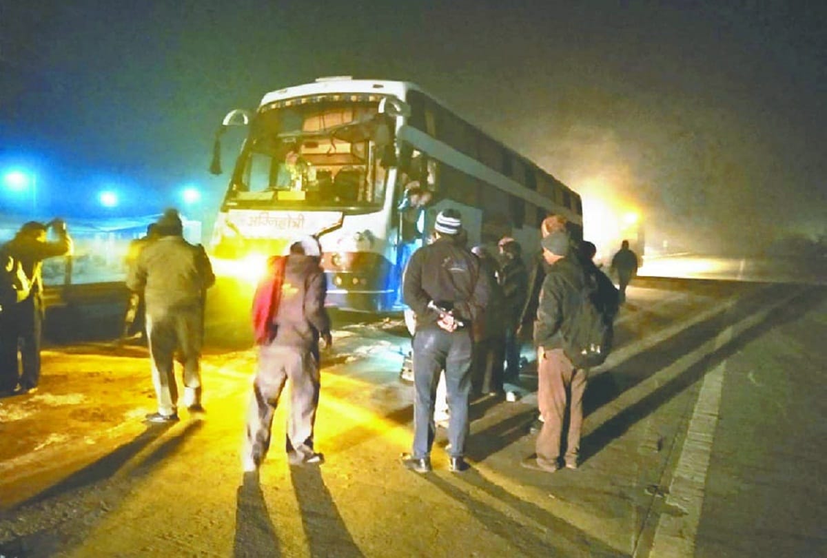 car colliding with bus at Yamuna Expressway three dead