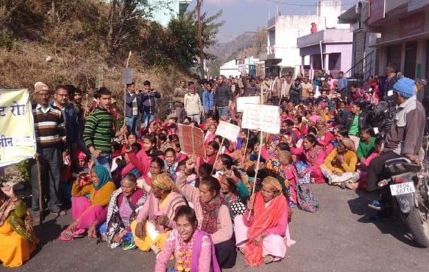 Villagers blocked the road in the jalikhan