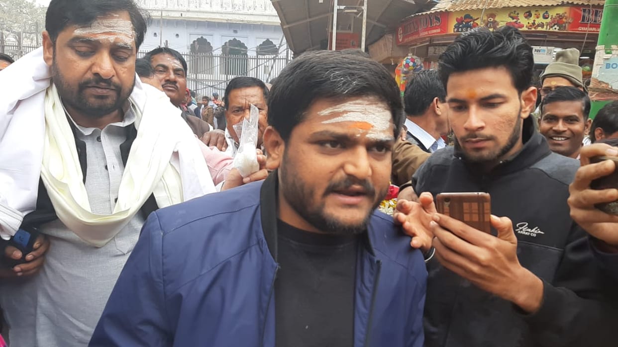 Hardik patel do worship in kashi vishwanath temple at varanasi