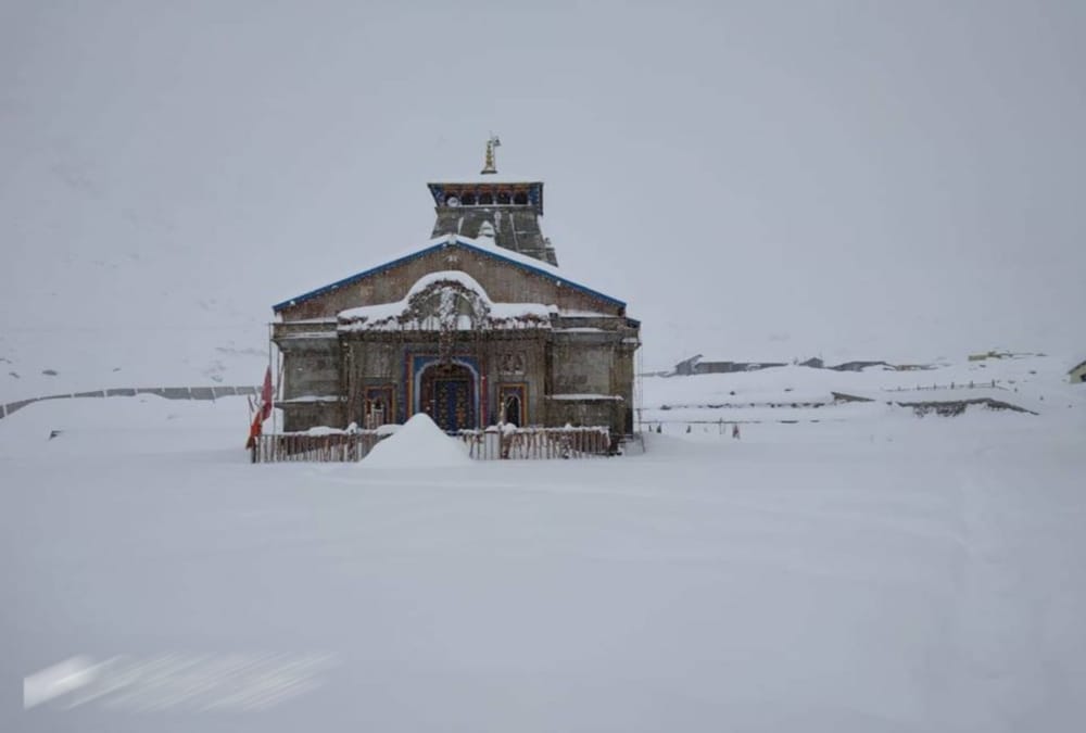 snowfall in kedarnath dham on today