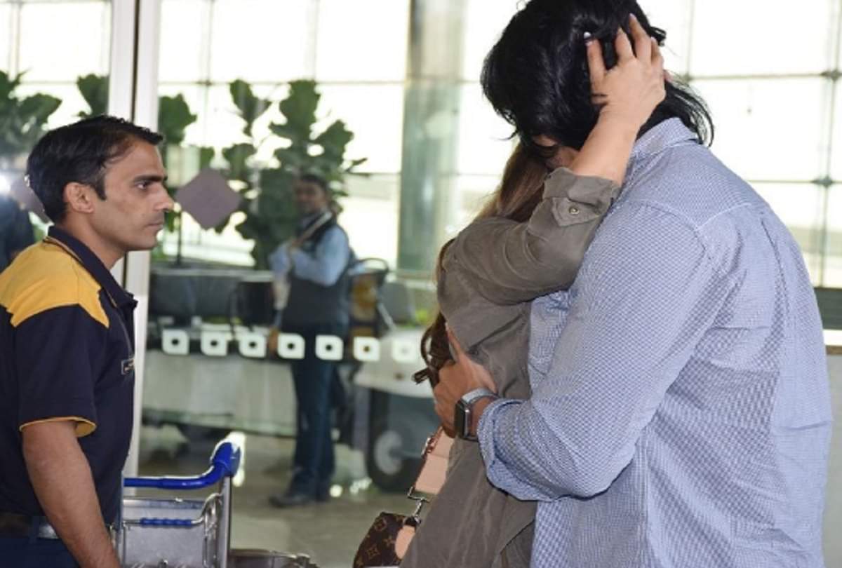 Kim Sharma Kisses Harshvardhan Rane See romantic pic of lovely couple