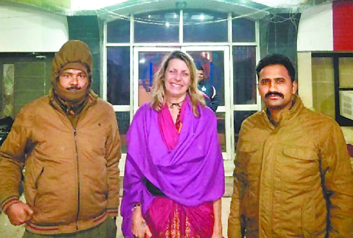 Kumbh Mela Delivered to Foreign Tourist at Hotel in Prayagraj