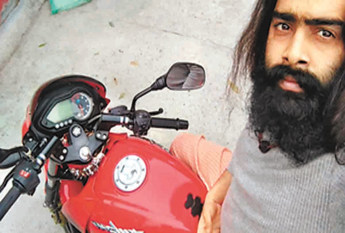 Naga sadhus are also like hobbies like normal people, one of  akhara sadhu has a fabulous habit