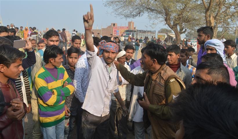 Uncontrolled bus collides with electric poles, injures many