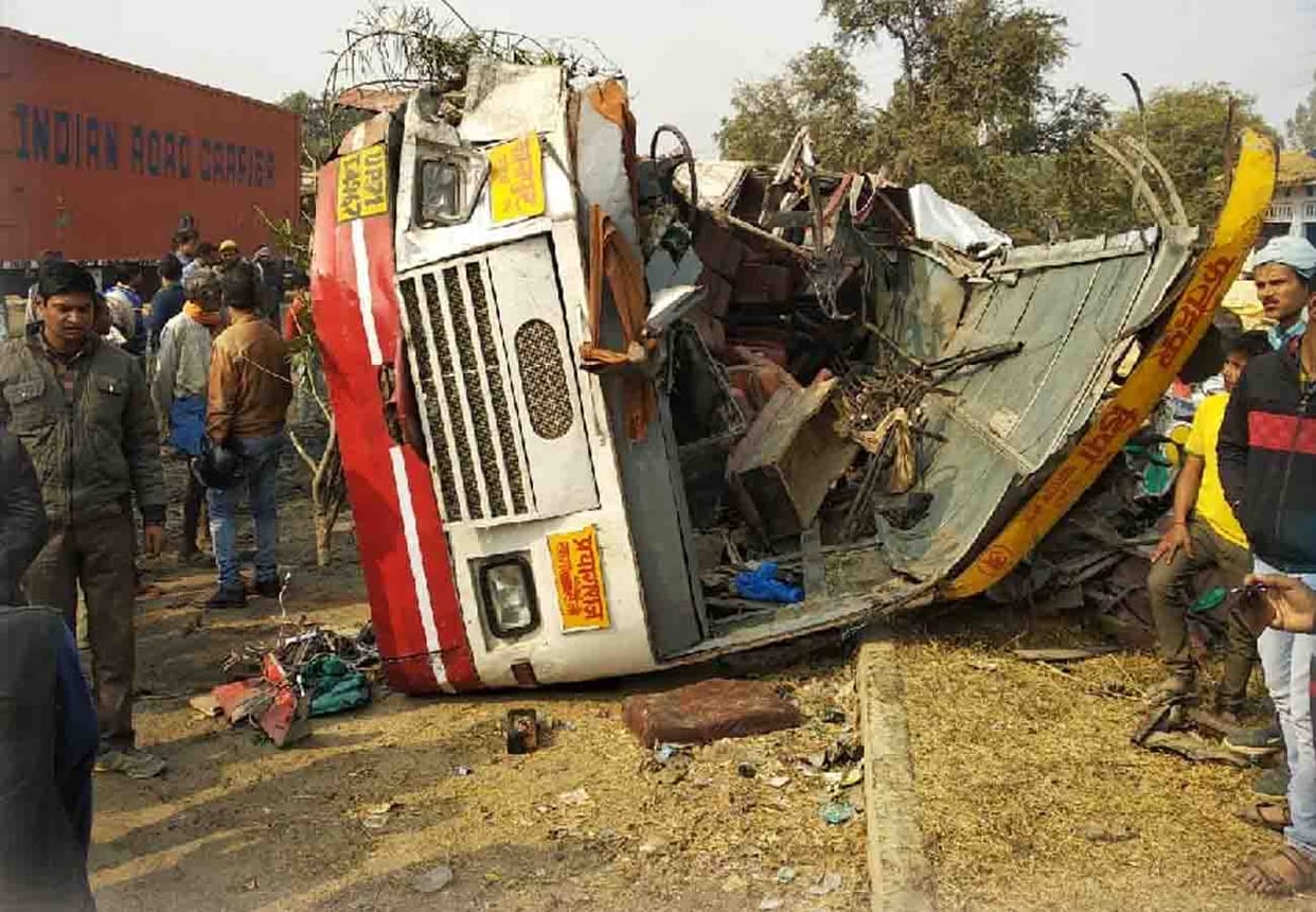 Road Accident On Kanpur-allahabad Highway in fatehpur