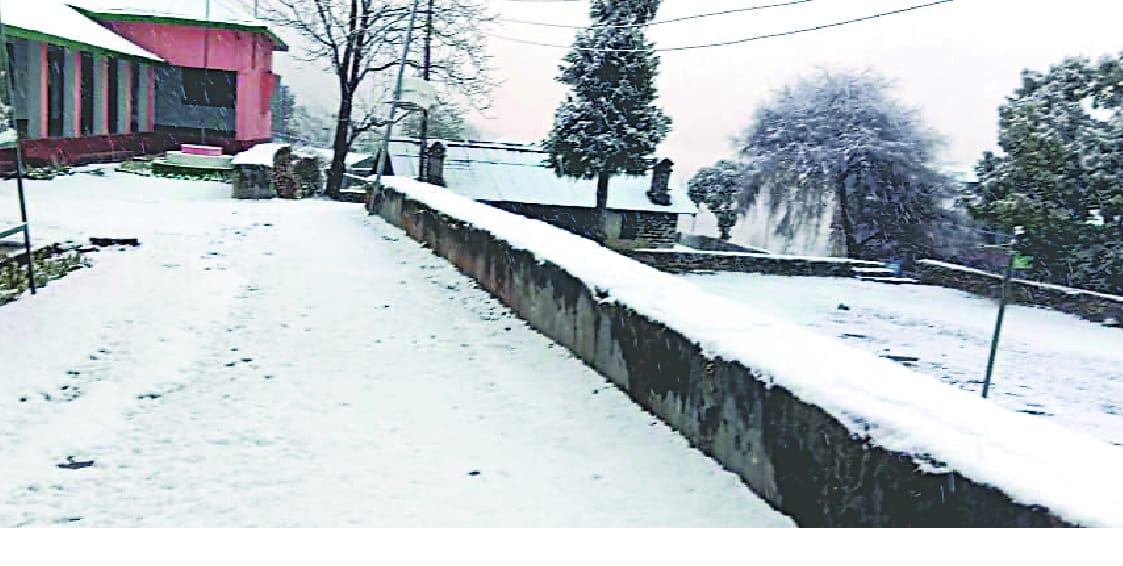 munasyaaree mein barphabaaree, baarish se badhee thand
