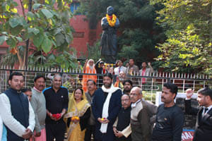 aadhunik manav ke aadars prinidhi he swami vivekanand