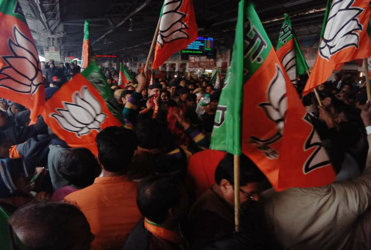 BJP MP Ramshankar Katheria warms welcome by supporters in Agra