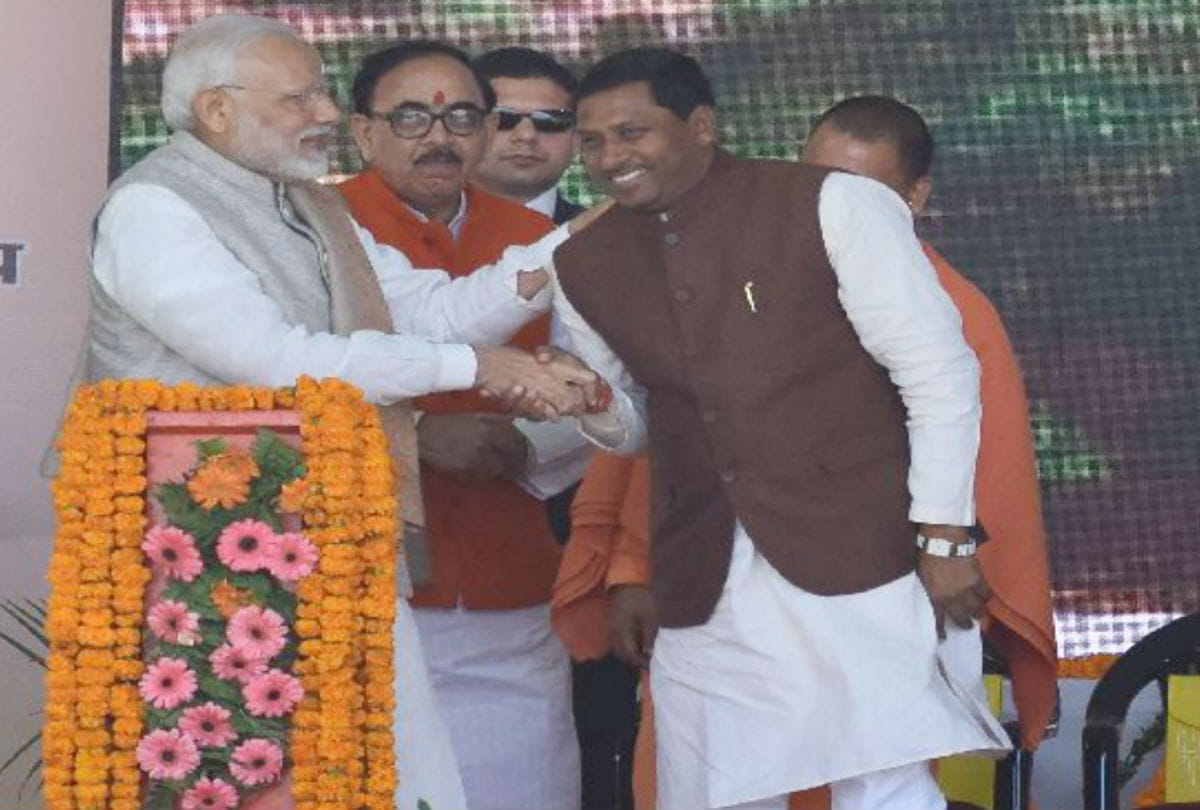 BJP MP Ramshankar Katheria warms welcome by supporters in Agra