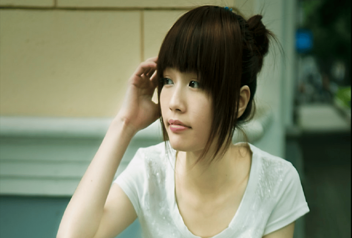 woman unable to hear men voices due to rare condition in china