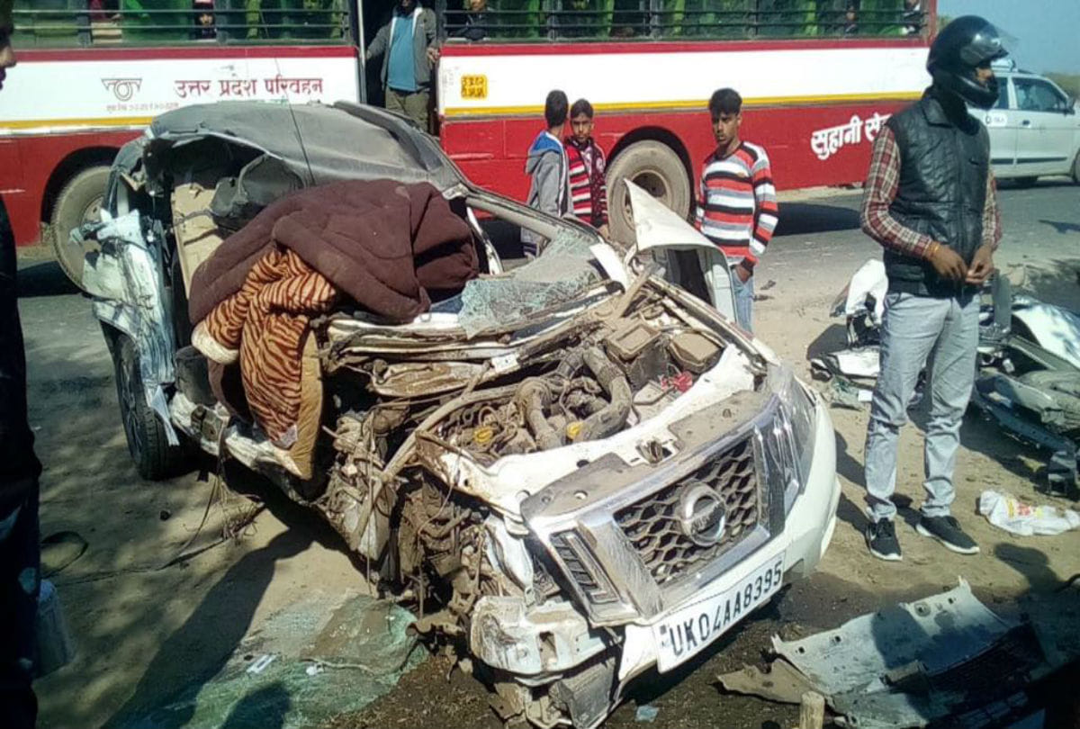 uttarakhand's two people died in road accident in etah