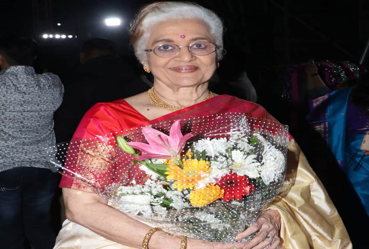 2 veteran actress of hindi cinema praise manikarnika and kangana ranaut