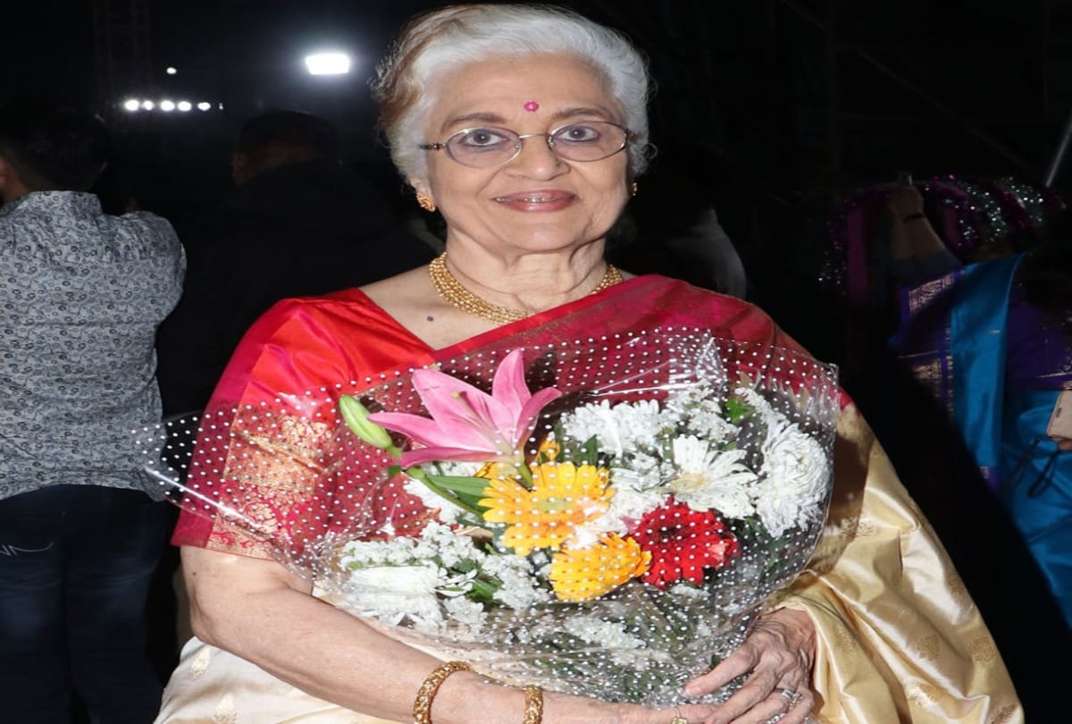 2 veteran actress of hindi cinema praise manikarnika and kangana ranaut