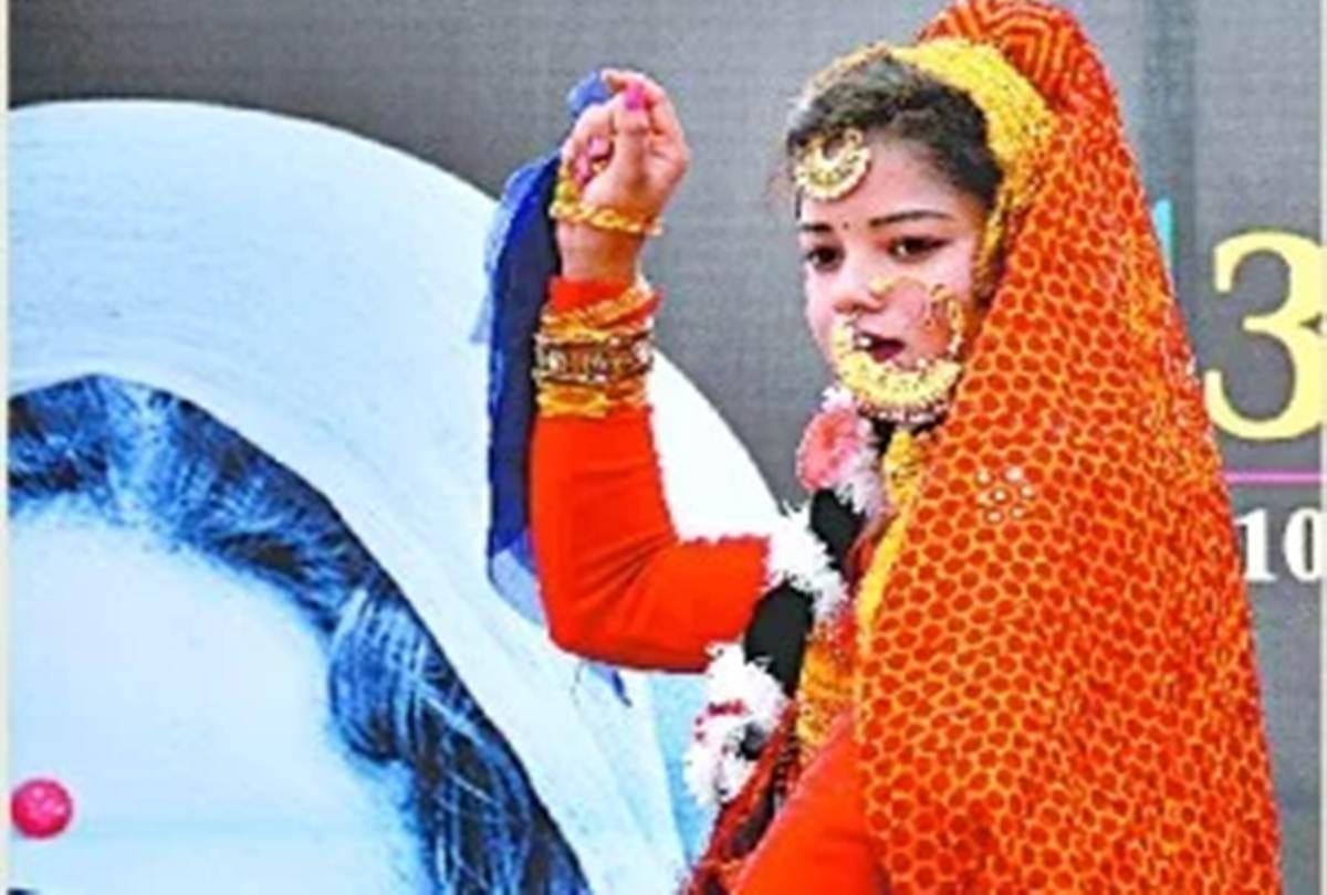 ‘बरेली में झुमका गिरी, करिगे घायल’
