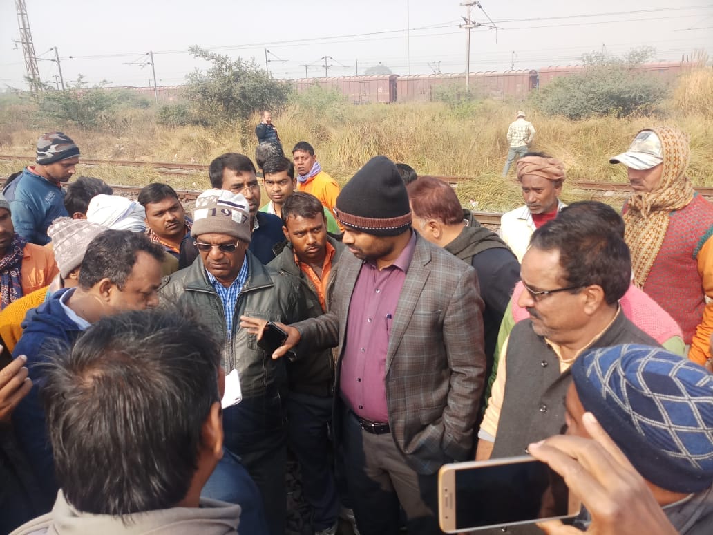 railway staff killed after hitted by passenger train at PDDU nagar
